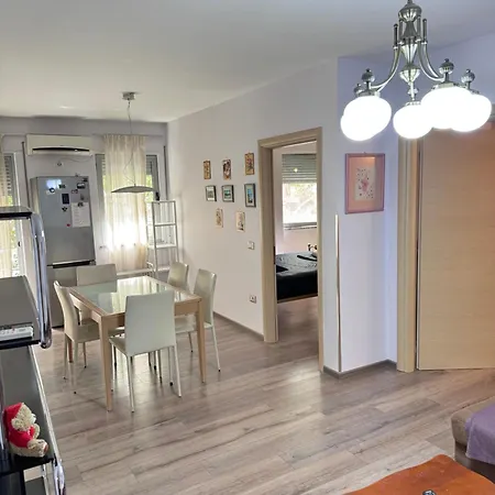 Appartement Stylish Downtown Getaway Tirana