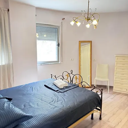 Stylish Downtown Getaway Apartment *
